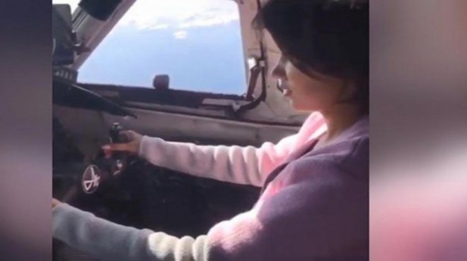 Havada skandal: Pilot uçağı sevgilisine kullandırdı!