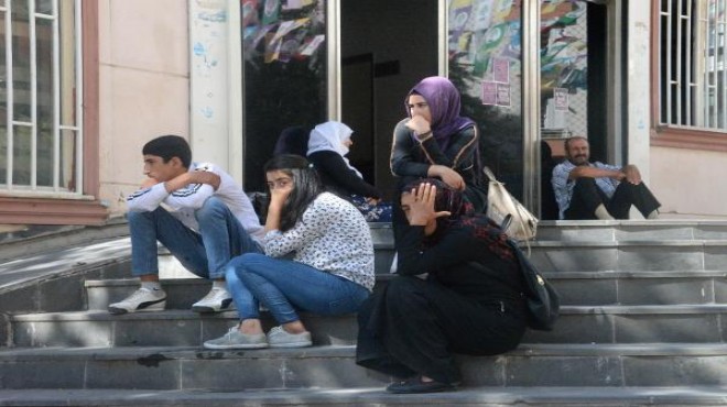 HDP önünde bir aile daha oturma eylemi başlattı