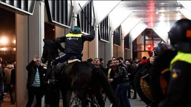 Hollanda’da protesto gecesi: 7 yaralı, 12 gözaltı