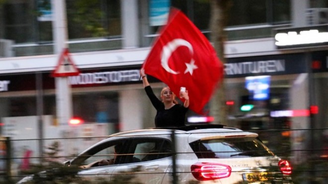 Hollanda da Türklere kutlama yasağı