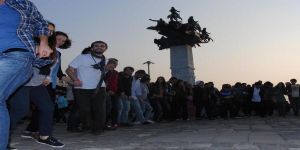 Horon rekoru İzmir de kırıldı: Guinnes yolcusu kutlama
