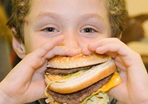 Fast-food çocukların başarısını etkiliyor