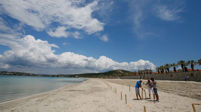 Ilıca Plajı nda  1 Haziran  hazırlığı: Sosyal mesafe locaları tamam!