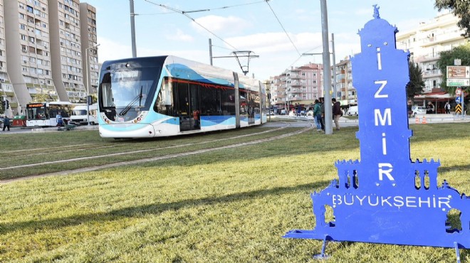 İlk fotoğraf Kocaoğlu ndan: Karşıyaka tramvayı yola çıktı!