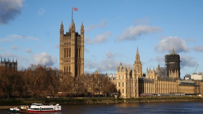 İngiltere’de iktidardaki partinin milletvekili tecavüzden gözaltına alındı