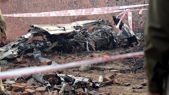 İspanya da küçük uçak düştü: 4 ölü