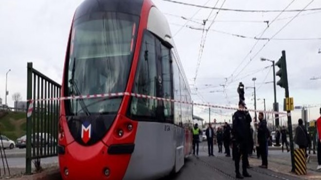 İstanbul da iki tramvay çarpıştı!