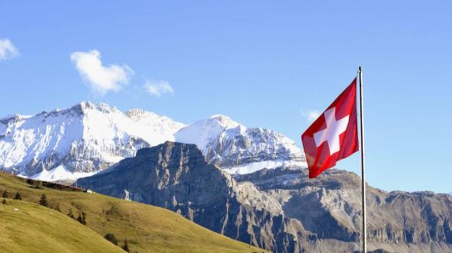 İsviçre parlamentosu  tartışılacak gündem olmadığı için  açılmadı!
