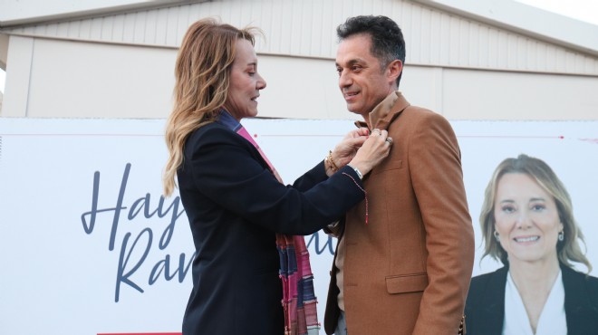 İYİ Parti den CHP ye 80 kişilik katılım: Parti rozetini Mutlu taktı