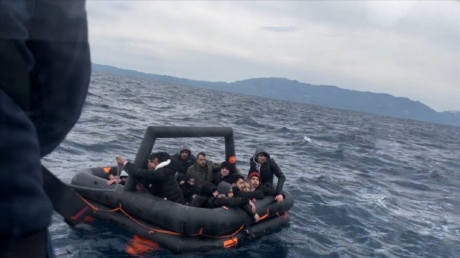İzmir açıklarında 18  göçmen kurtarıldı