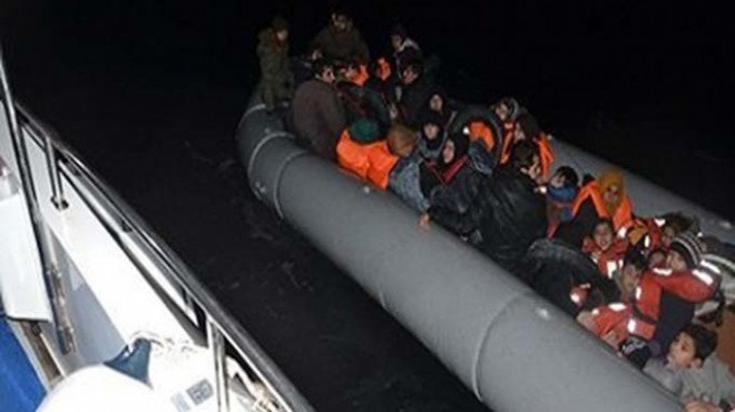 İzmir açıklarında 54 kaçak göçmen yakalandı!