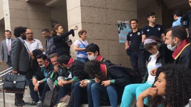 İzmir Adliyesi ndeki destek eylemine biber gazlı müdahale