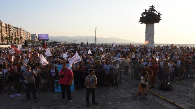 İzmir de  1 Eylül Dünya Barış Günü  için miting