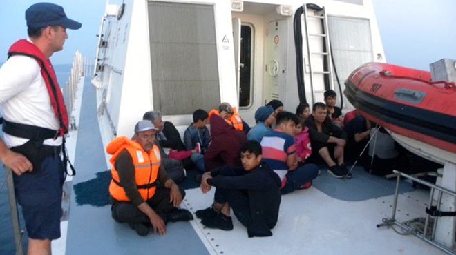 İzmir de 40 kaçak göçmen yakalandı