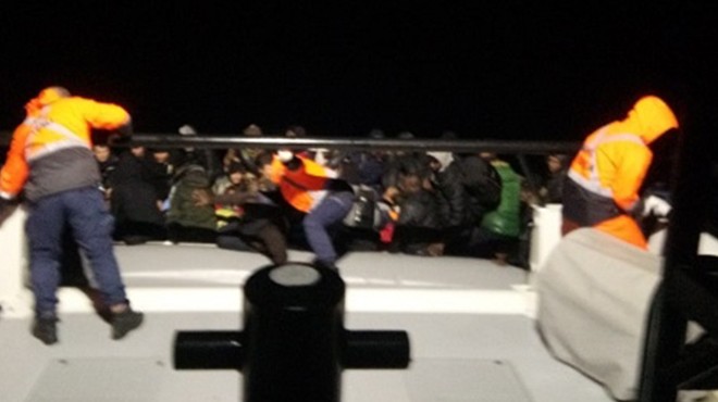 İzmir de 55 kaçak göçmen yakalandı!