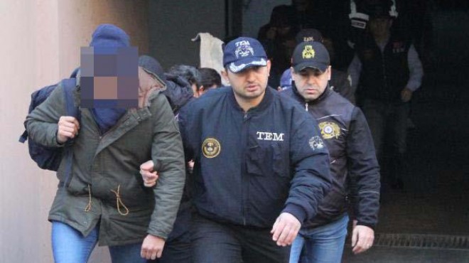 İzmir de 82 askere tutuklama kararı!