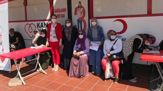 İzmir de AK Partili kadınlardan kan bağışı kampanyası