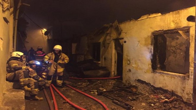 İzmir’de korkutan yangın: 1 ev kül oldu!