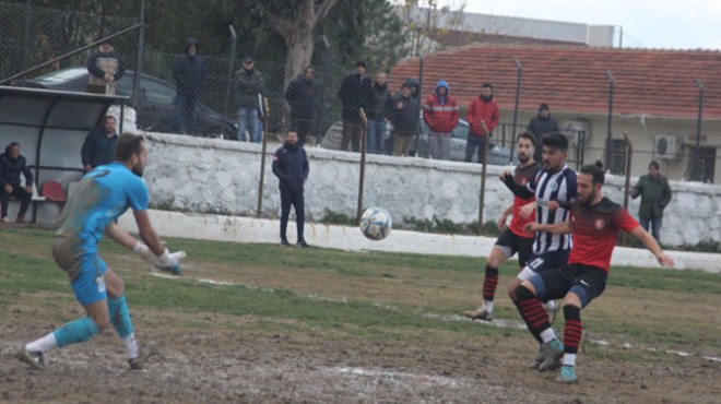 İzmir deki amatör maçta büyük olay: Piknik tüpüyle saldırdılar!