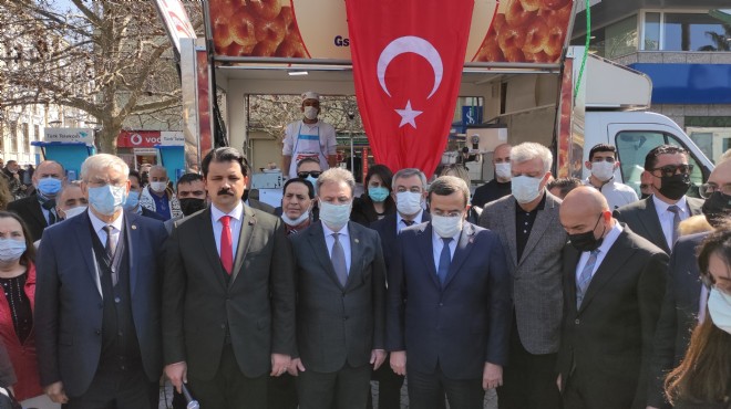 İzmir de anlamlı etkinlik: Şehitler için lokma döküldü