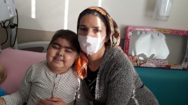İzmir de annenin çığlığı.. Kızı için 8 aydır hastanede yaşıyor