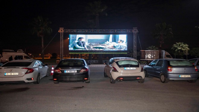 İzmir de arabalı sinema keyfi başlıyor