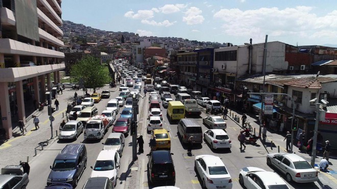 İzmir de araç sayısı arttı... En çok hangi marka satıldı?