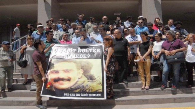 İzmir’de avukatlardan tutuklama protestosu