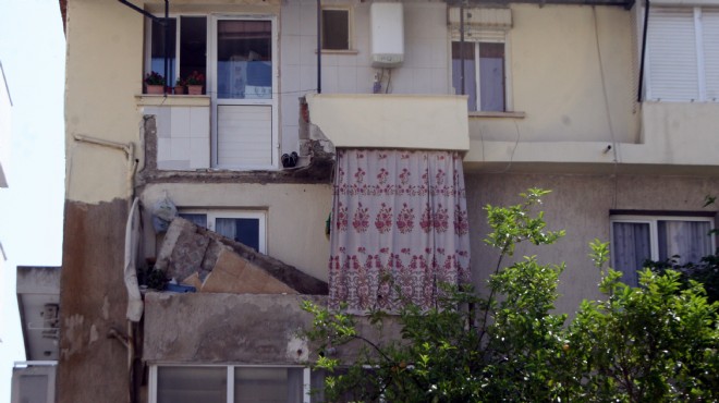 İzmir de balkon çöktü, faciadan dönüldü