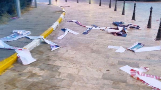 İzmir de Başbakan ın afişini yırtıp ezdiler...  Alkollüydük hatırlamıyoruz  dediler...