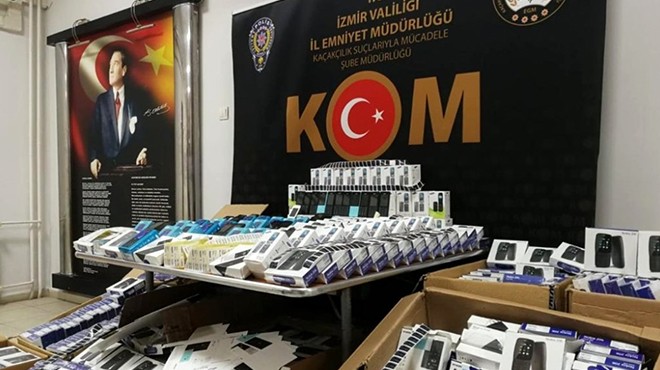 İzmir de binlerce kaçak telefon aksesuarı yakalandı