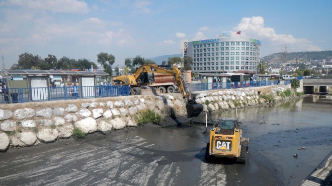 İzmir de büyük temizlik: 1 ayda 44 bin ton atık!