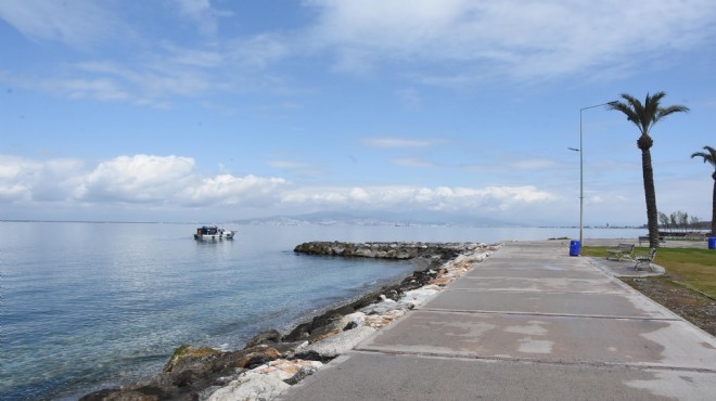 İzmir de cadde ve sahiller boş kaldı!