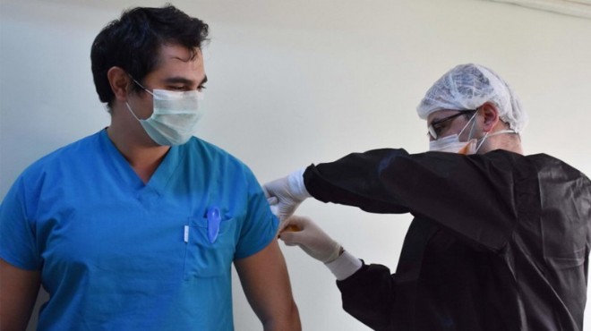 İzmir de Çin aşısı gönüllü sağlıkçılara uygulandı