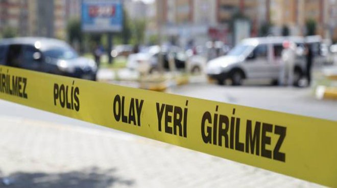 İzmir de dehşet anları: Minibüs beklerken bacağından vuruldu
