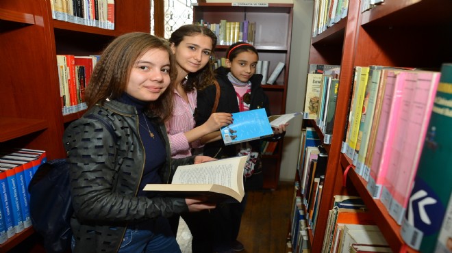 İzmir de dolu dolu program: Herkes kitap okusun diye!