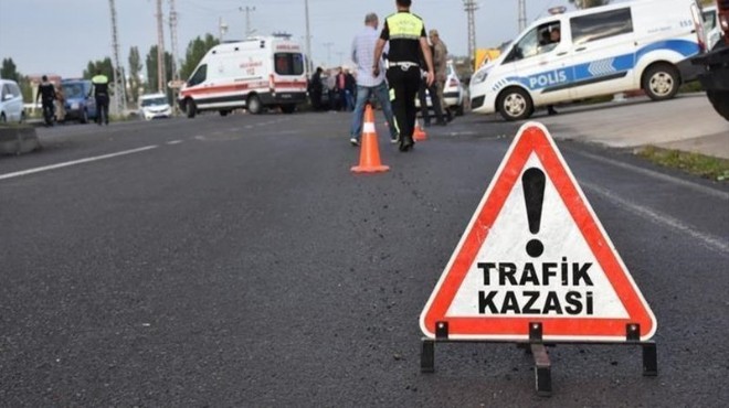 İzmir de düğün dönüşü feci kaza: İki kişi can verdi