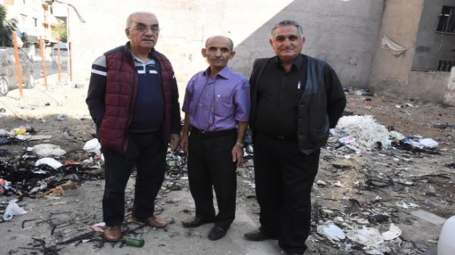 İzmir de esnafın çöp tepkisi