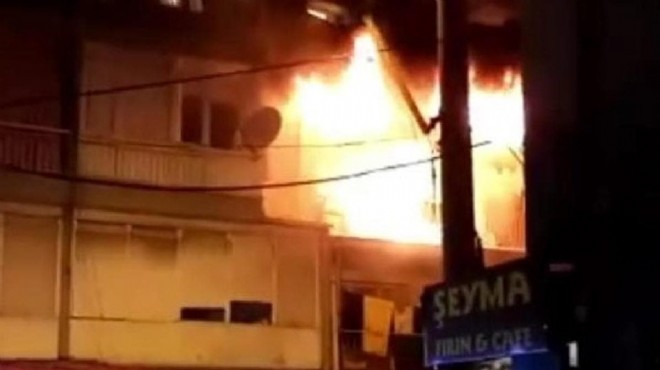 İzmir de gece yarısı yangın: Ev küle döndü