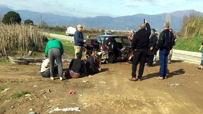 İzmir de feci kaza: 1 i hamile 8 kişi...