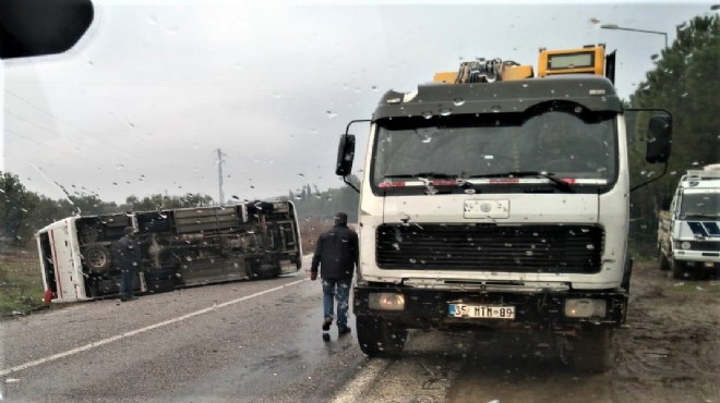 İzmir de feci kaza: 17 işçi yaralı!