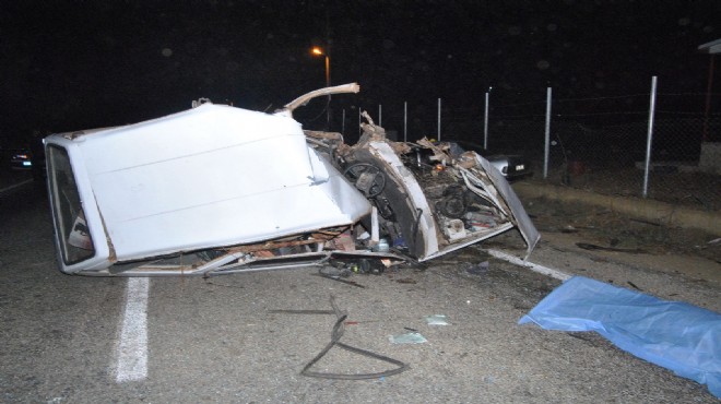 İzmir de feci kaza: 2 ölü, 1 yaralı