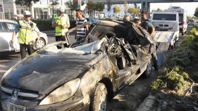İzmir de feci kaza: Bu araçtan sağ çıktı!