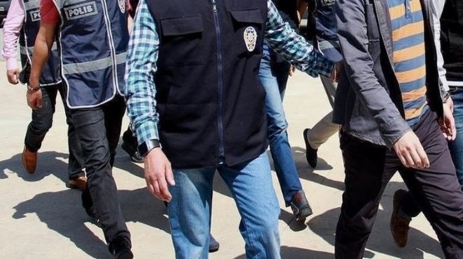 İzmir de FETÖ den 3 kişiye tutuklama!