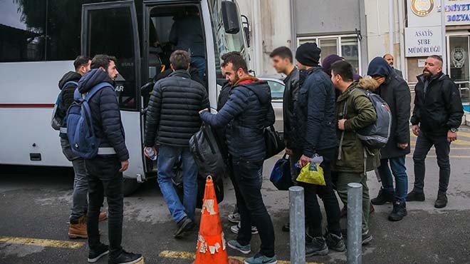 İzmir de FETÖ den 62 kişiye tutuklama!