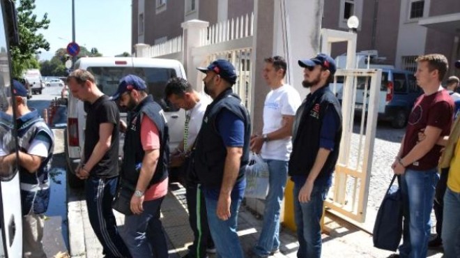 İzmir de FETÖ operasyonu: O ilçede 13 gözaltı