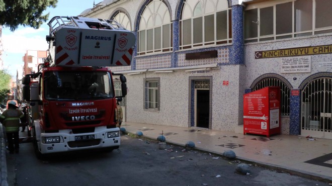 İzmir de fırtına: Caminin minaresinden beton parçaları düştü