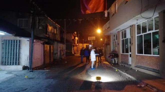 İzmir de gece yarısı kanlı düello: Bir kadın hayatını kaybetti