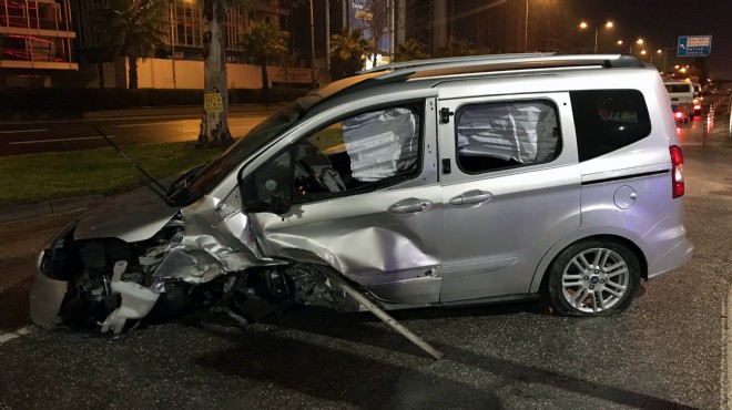 İzmir de gece yarısı kazası: Şoförün burnu bile kanamadı