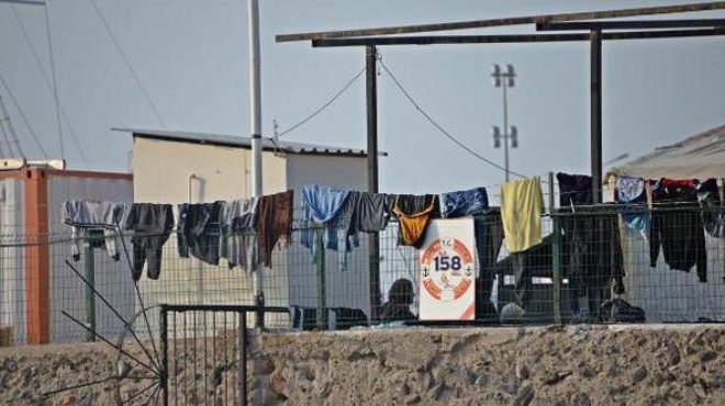 İzmir de  göçmen  operasyonu: 52 kişi gözaltına alındı